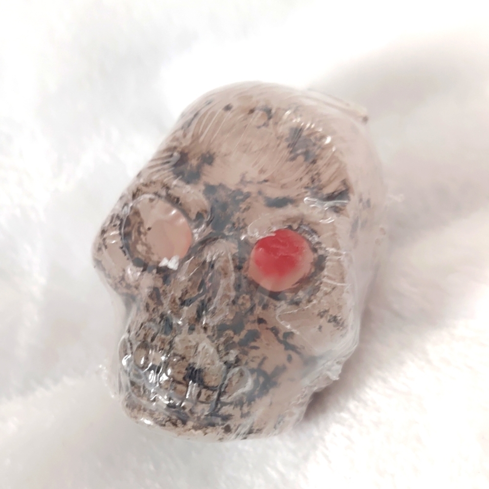 4 Small Skull Bleeding Candles